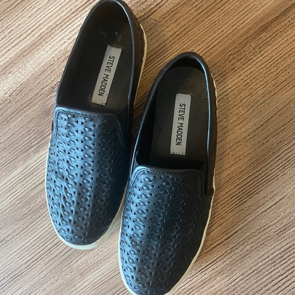 Steve Madden eventts Black sneakers perforated 7.5 - Picture 6 of 7